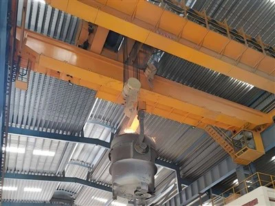 Macara de deasupra metalică