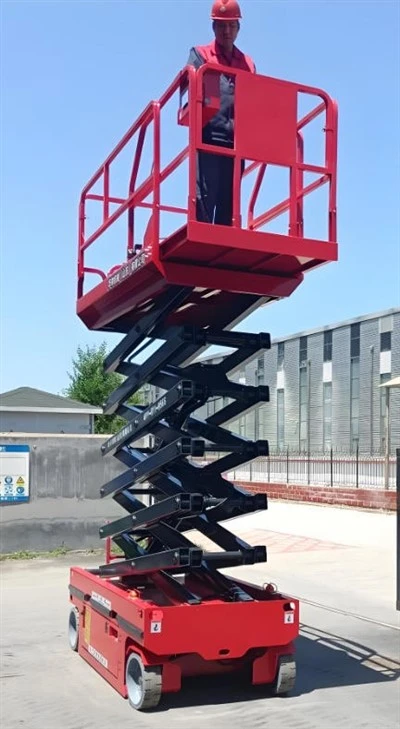 Platformă mobilă de ridicare cu foarfecă hidraulică autopropulsată